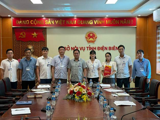 Chi bộ Phòng Công chức, viên chức tổ chức sinh hoạt theo Chỉ thị số 50-CT/TW ngày 23/7/2025 của Ban Bí thư về tiếp tục đổi mới và nâng cao chất lượng sinh hoạt chi bộ trong giai đoạn mới